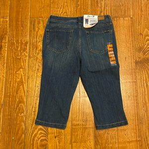 Seven7 stretchy slim fit capri jeans